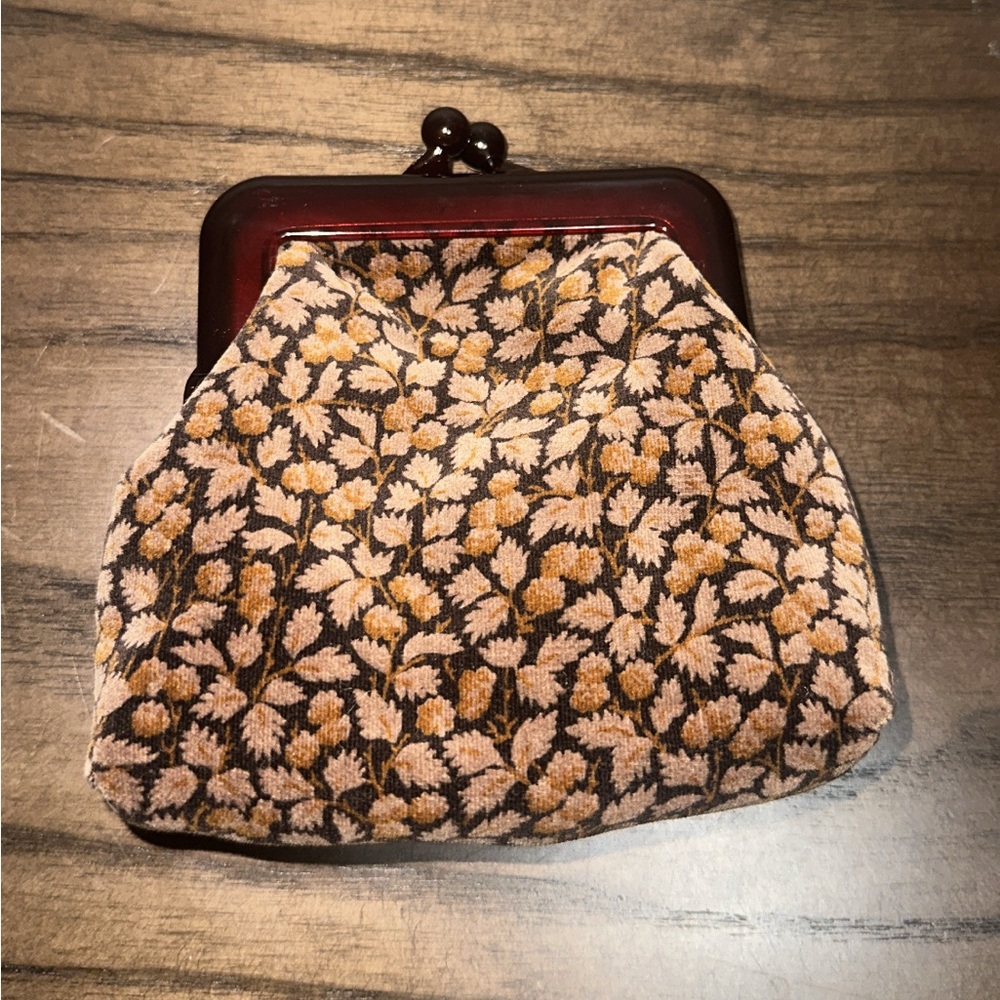 Floral Patterned Kisslock Clutch Bag